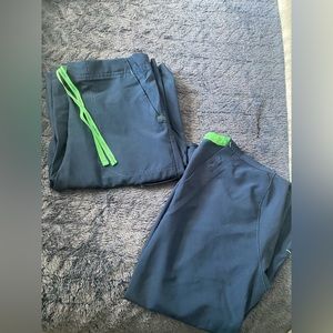 Like new Carhartt scrubs!